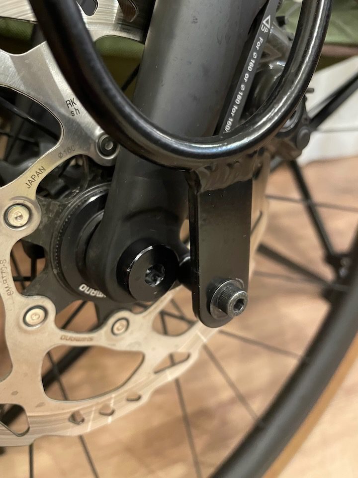 フォークエンドにはM5のネジ穴がある