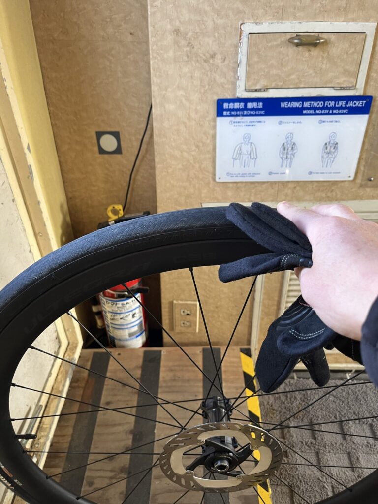 乗船時に外した前輪を持ち込む