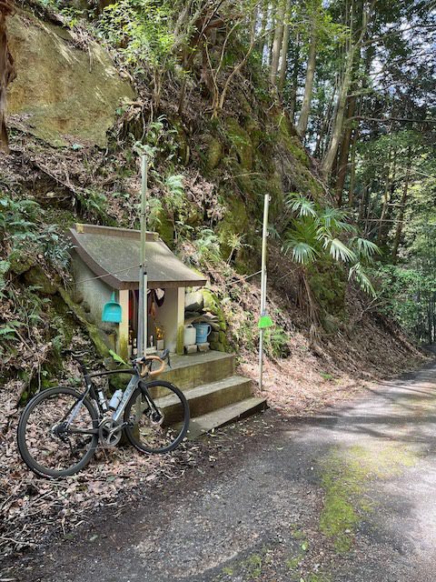地蔵のある峠
